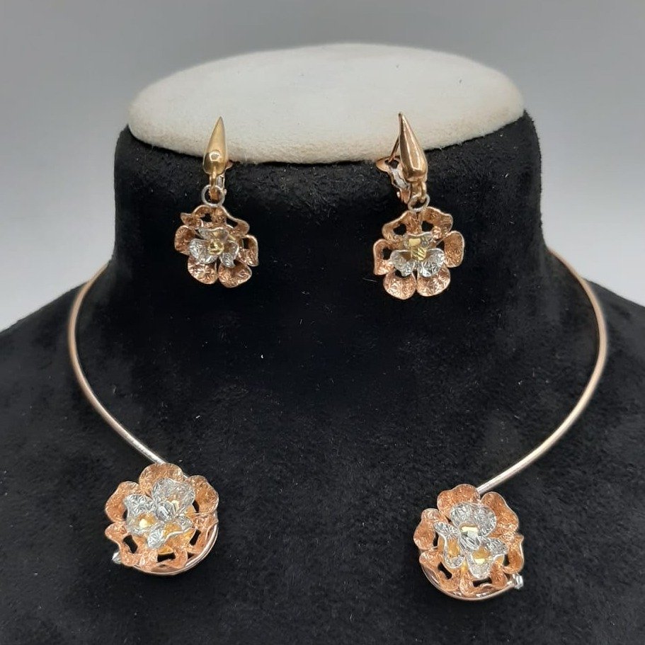 18K Gold Flower Design Necklace Set